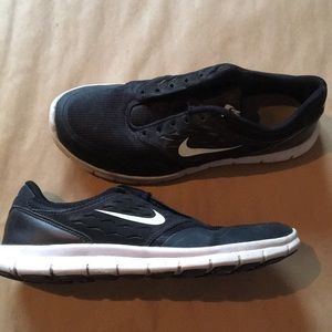 Nike Women’s Shoe size-6
